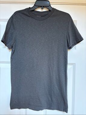 American Eagle Outfitters Men's Charcoal Gray Crewneck T-Shirt